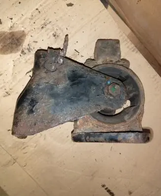 Hyundai Santa Fe Engine mount bracket