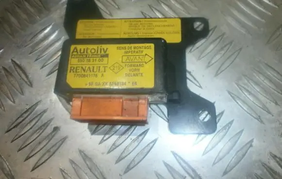 Renault Megane I Airbag control unit/module 7700841176A