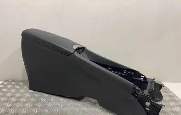 Toyota Avensis T270 Center console 5881105020