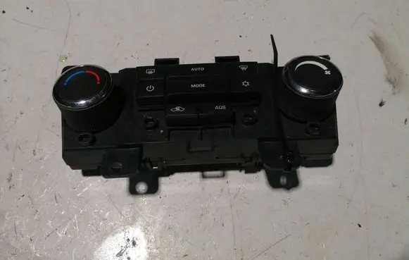 Chevrolet Orlando Climate control unit 3870578