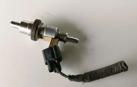 Toyota Avensis T250 Fuel injector 2371026011