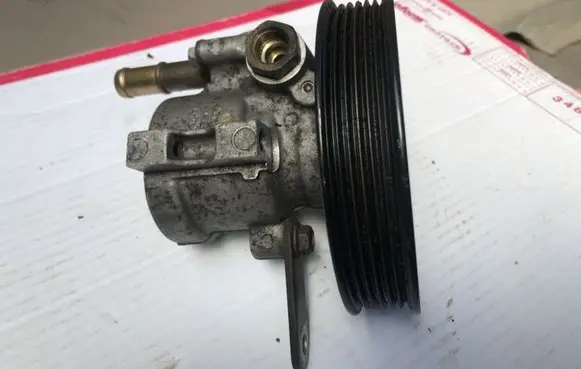 Chevrolet Tacuma Power steering pump 0686A1 640415