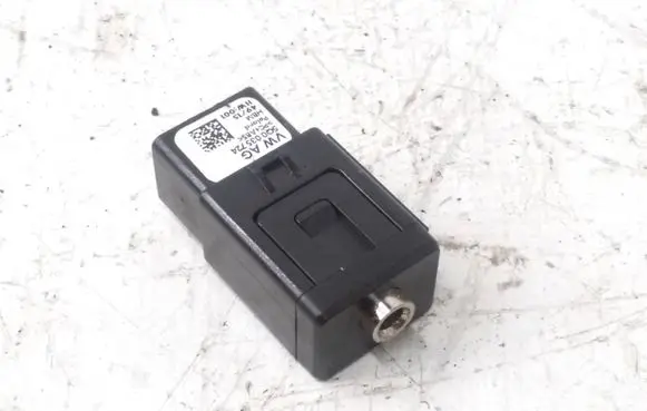 Volkswagen Tiguan AUX in-socket connector 5Q0035724