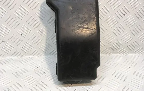 Mitsubishi Pajero Fuse box cover YA1 1719