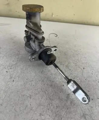 Subaru Outback Master brake cylinder