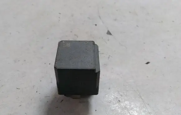 Opel Insignia A Other relay 13500120