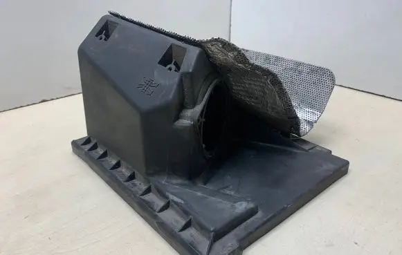 Volkswagen PASSAT B5.5 Air filter box cover 