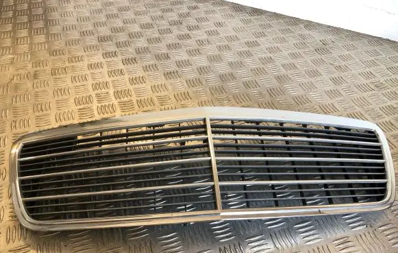 Mercedes-Benz E W210 Front bumper upper radiator grill 2108800583