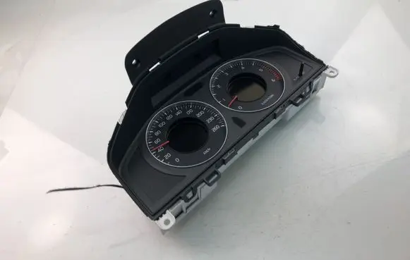 Volvo V70 Speedometer (instrument cluster) 31270899AA