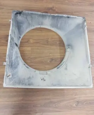 Radiator cooling fan shroud