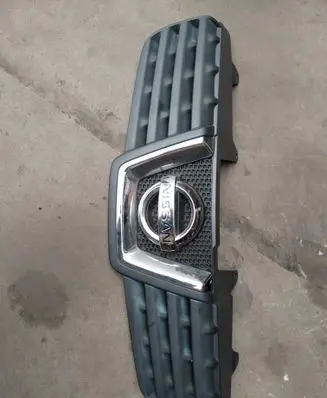 Nissan Qashqai+2 Front bumper upper radiator grill 62310JD00B