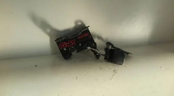 Mercedes-Benz E W212 Tailgate lock latch A2129200276