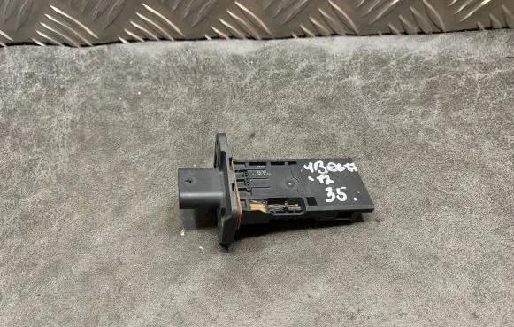 BMW 5 G30 G31 Mass air flow meter 0281006597