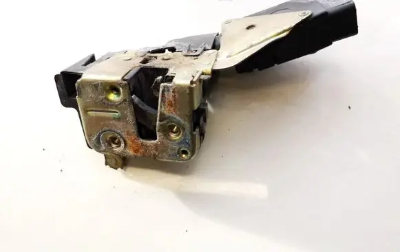 Mitsubishi Carisma Front door lock