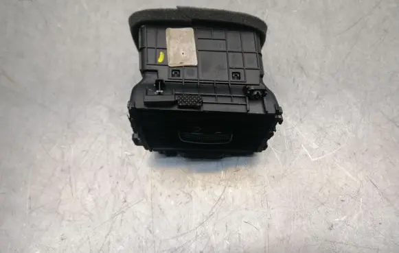 KIA Ceed Dash center air vent grill 97410J7000