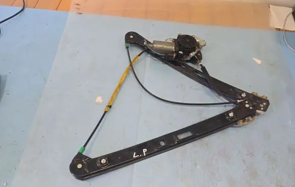 BMW 3 E46 Front door window regulator motor 676283620630