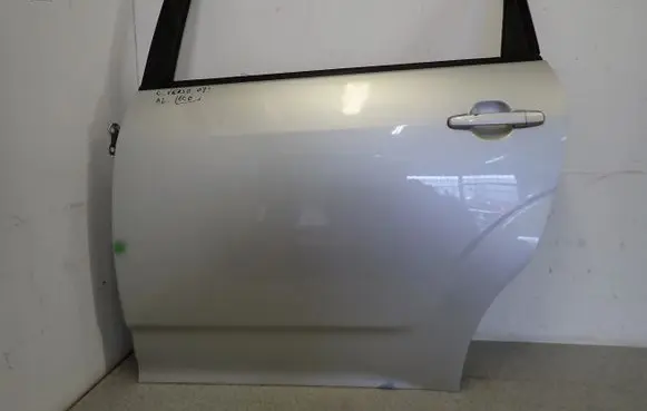 Toyota Corolla Verso AR10 Rear door 