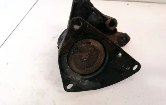 Volkswagen Polo III 6N 6N2 6NF Engine mount bracket
