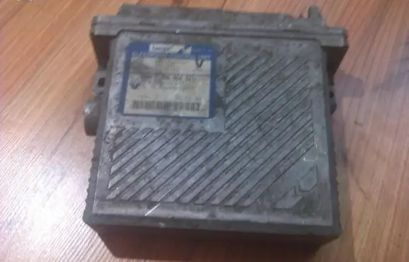 Volvo S40, V40 Engine control unit/module 7700868321