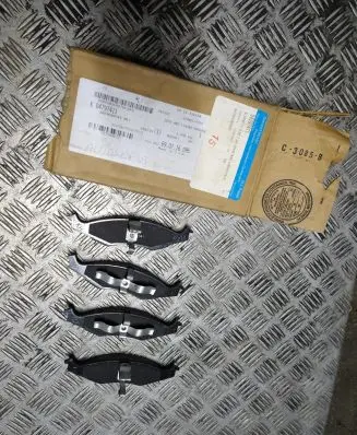 Chrysler Neon III Brake pads (front) K04797411