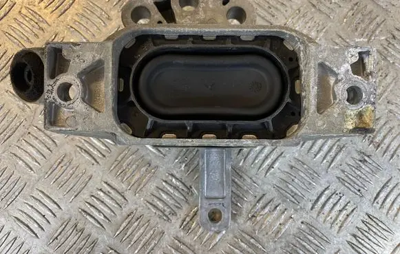 Engine mount bracket