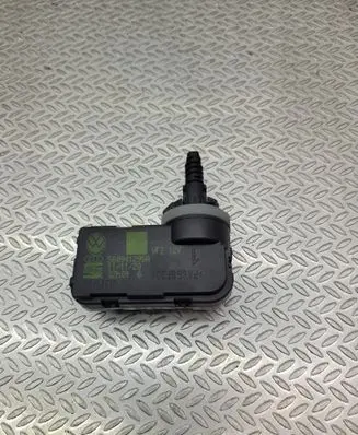 Headlight level adjustment motor