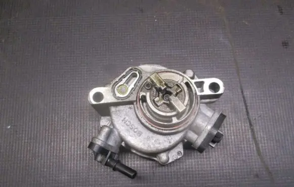 Peugeot 3008 I Vacuum pump 9684786780