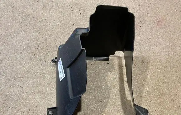 BMW 7 F01 F02 F03 F04 Air intake duct part 7898884