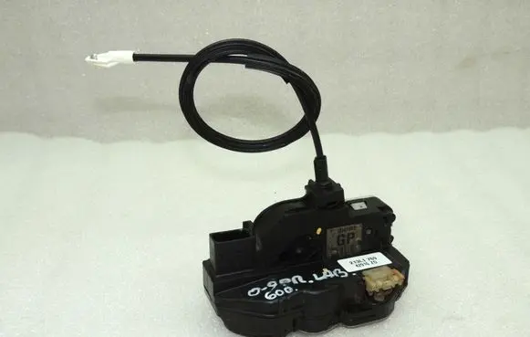 Opel Insignia A Front door lock 13503802 13579523
