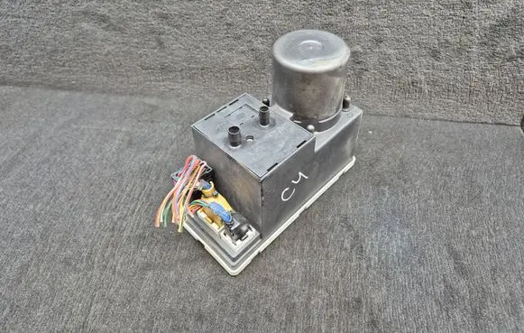 Audi A6 S6 C4 4A Central locking vacuum pump 8L0862257A