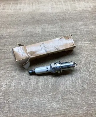 Volkswagen Touran I Spark plug 101905620