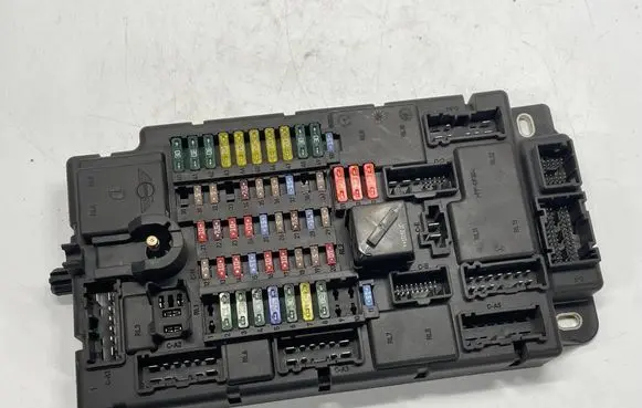 Mini One - Cooper Coupe R56 Fuse module 3457413 61353457413