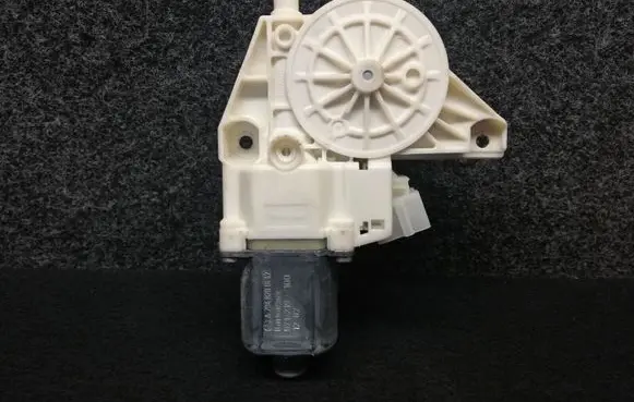 Mercedes-Benz E W212 Front door window regulator motor A2048200142