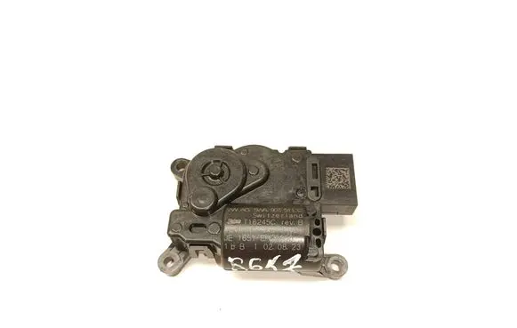 Volkswagen Tiguan Air flap motor/actuator 5WA907511C T16245C