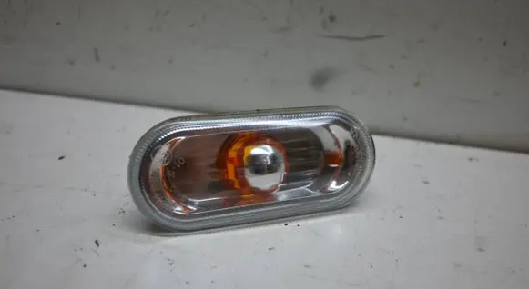 Front fender indicator light