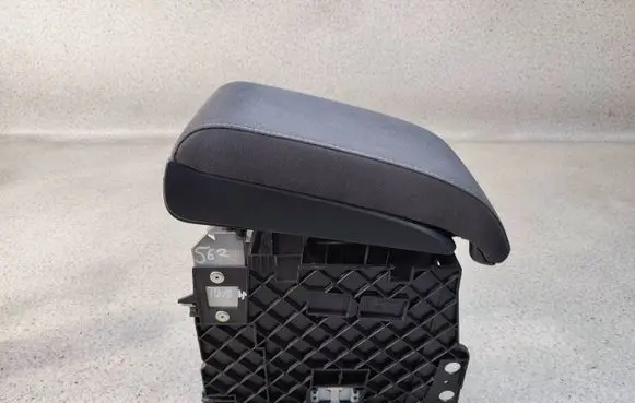 Volkswagen Touran II Armrest 