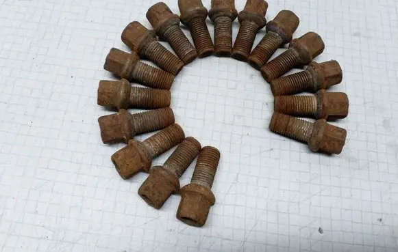 Volkswagen Golf V Nuts/bolts 