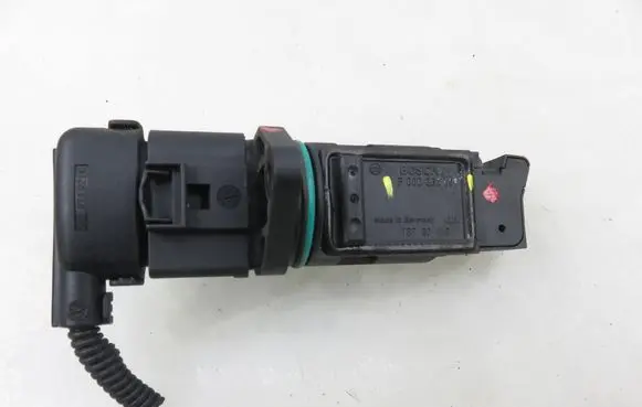Volkswagen PASSAT B6 Mass air flow meter F00C2G2055