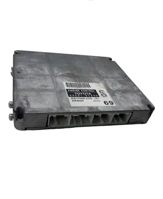 Toyota Avensis T220 Engine control unit/module 8966105690 MB1758006326