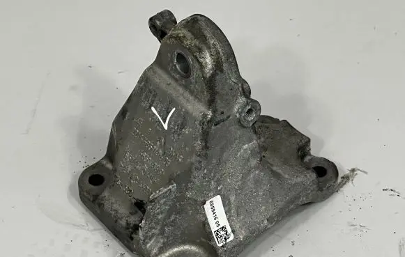 BMW 4 F32 F33 Engine mounting bracket 6859416