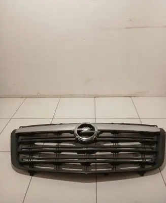 Opel Movano B Front bumper upper radiator grill 623108942R