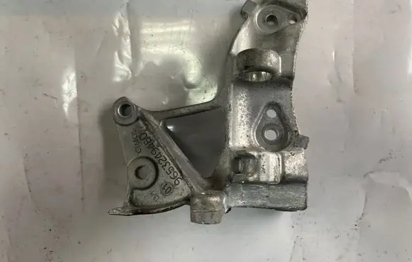Volvo V40 Generator/alternator bracket 9653249480