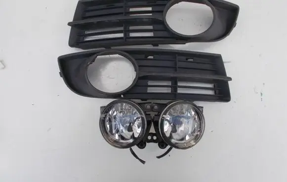 Volkswagen Touran I Front bumper lower grill 1T0853665A 1T0853666A