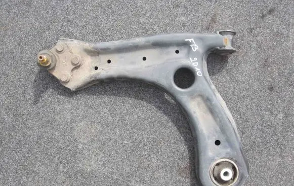 Skoda Fabia Mk2 (5J) Front lower control arm/wishbone 6R0407151F
