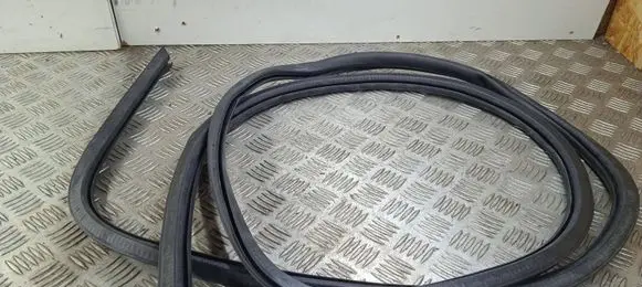 Porsche Cayenne (9PA) Front door rubber seal 7L0867365