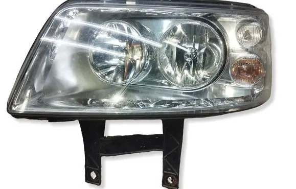 Volkswagen Multivan T5 Headlight/headlamp 4411175L