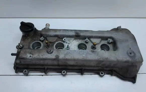 Toyota Corolla E120 E130 Rocker cam cover 112130D030