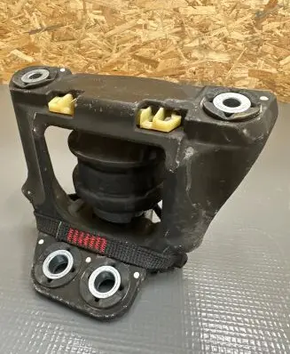 Volvo XC90 Engine mount bracket 31666885 31666865