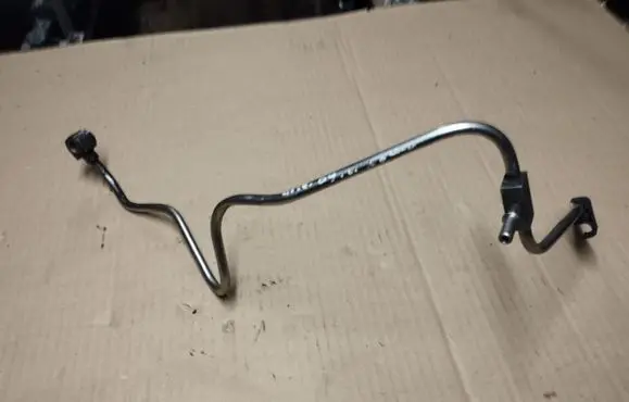 Chrysler Voyager Fuel injector supply line/pipe 