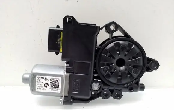 KIA Ceed Front door window regulator motor 82450J7010